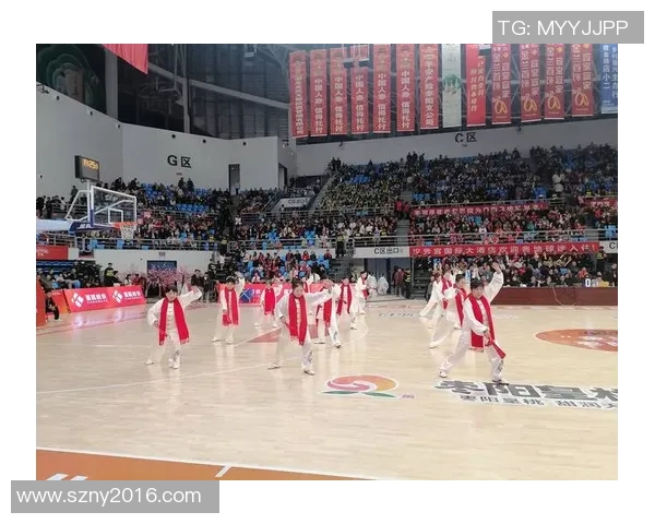 篮球明星战：巅峰对决谁主沉浮，激情碰撞点燃赛场热血之夜